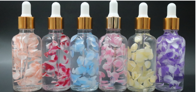 Petals encapsulate plant extracts and fragrance