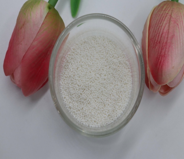 Colored cellulose beads contain Cacumen biotae extract